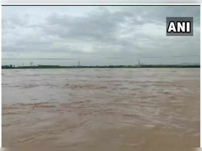 Bhadrachalam Godavari: మూడో ప్రమాద హెచ్చరిక స్థాయికి చేరువగా గోదావరి నీటిమట్టం