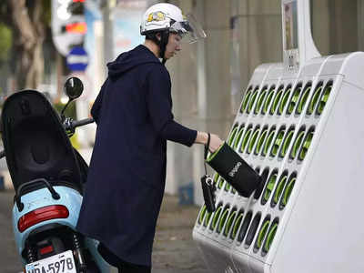 आता पेट्रोल पंपांवर इलेक्ट्रिक वाहनांची बॅटरी बदलता येणार, HPCL ची बड्या कंपनीसोबत भागीदारी