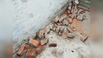 Kanpur News: छत पर सो रहे दंपती पर गिरी दीवार, बंदरों के कूदने से ढही, पति की मौत... पत्नी घायल