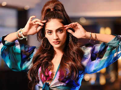 Nusrat Jahan: ডিপনেক ছোট্ট টপ ও ব্রালেটে নুসরতের টোনড কোমরের ঝলক! যিনি দেখলেন তিনিই প্রেমে পড়লেন