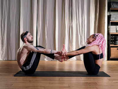 Couples Yoga: കപിള്‍സ് യോഗ ചെയ്താല്‍ ബന്ധം കൂടുതല്‍ ദൃഢമാക്കാം