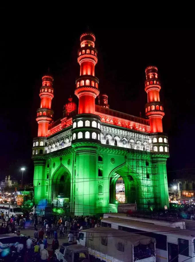 ಹೈದರಾಬಾದ್‌ ಚಾರ್‌ ಮಿನಾರ್‌ನಲ್ಲೂ ತ್ರಿವರ್ಣ ರಂಗು.