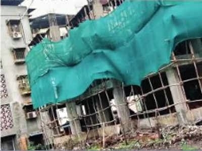 तोडलेल्या इमारतींची पुनर्बांधणी;धोकादायक बांधकामांमुळे नागरिकांचा जीव धोक्यात