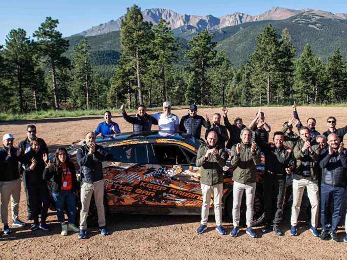 Lamborghini Urus Pikers peak Crew