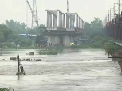 Delhi Flood Alert: दिल्ली में बढ़ा यमुना नदी का जलस्तर, खतरे का निशान हुआ पार, आने वाले कुछ घंटे भारी