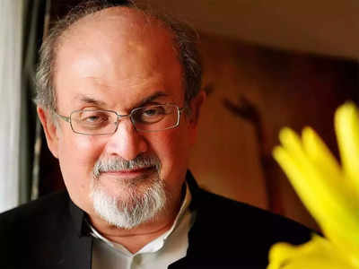 Salman Rushdie:  নিউ ইয়র্কে স্টেজে উঠে সলমন রুশদিকে খুনের চেষ্টা