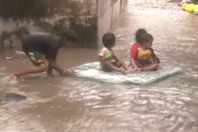 high tides in valsad sea 5