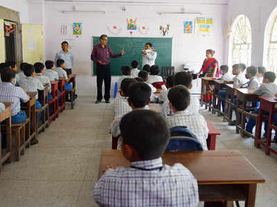 action on illegal school : अवैध शाळांवर बडगा, सहा शाळांना दंड भरण्याच्या नोटिसा