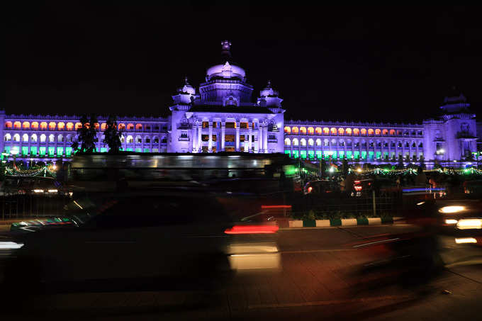 ಶಕ್ತಿ ಸೌಧಕ್ಕೆ ವಿವಿಧ ಬಣ್ಣಗಳ ಅಲಂಕಾರ