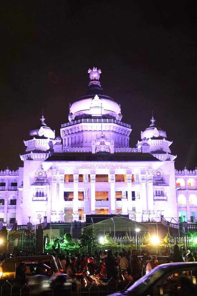 ನೀಲ ವರ್ಣದಲ್ಲಿ ವಿಧಾನಸೌಧ