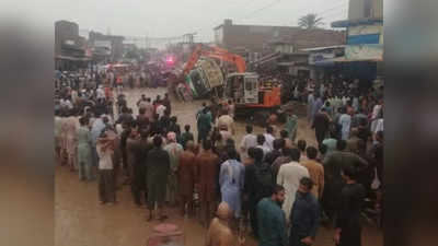 Pakistan Accident: पाकिस्तान में बस पर गिरा भारी भरकम ट्रक, 13 लोगों की मौत, 5 अन्‍य घायल