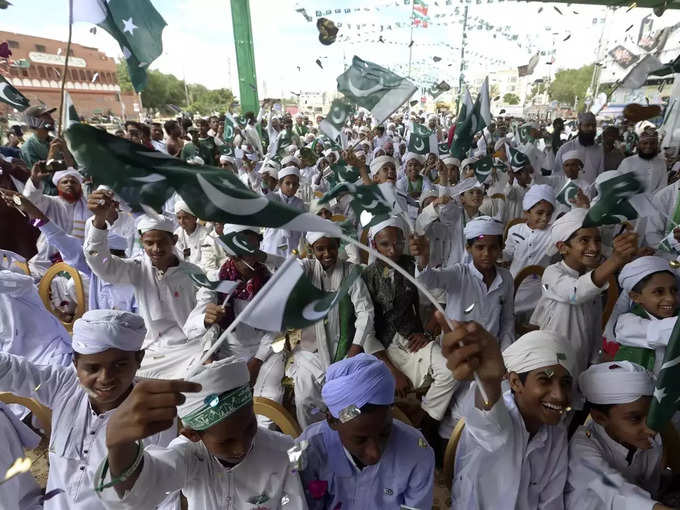 पाकिस्तानी मदरसों के बच्चों में भी दिखा उत्साह