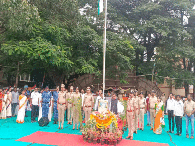 Idgah maidan: आजादी के बाद पहली बार ईदगाह मैदान में फहराया तिरंगा, जानें बेंगलुरु के इस जगह का क्या है विवाद