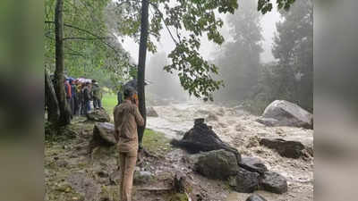 Himachal Accident: सोलंग गांव को मनाली से जोड़ने वाला अस्‍थाई पुल टूटा, 2 की मौत, कई लोगों के बहने की आशंका
