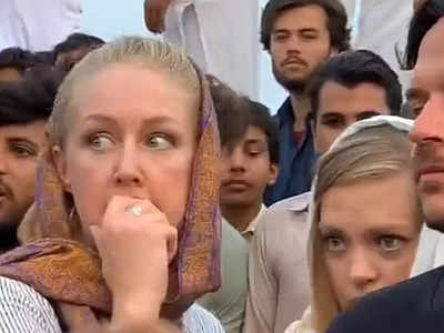 Pakistan News: पाकिस्तान में आजादी का ये कैसा जश्न? हैवानों ने विदेशी मां-बेटी की आंखें में भर दिया खौफ, देखें VIDEO