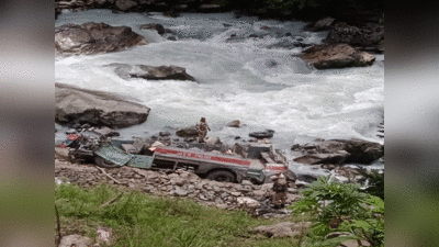 Kashmir ITBP Bus Accident Today: 39 जवानों को ले जा रही बस 200 फीट नीचे नदी में गिरी, कश्मीर में बड़ा हदासा