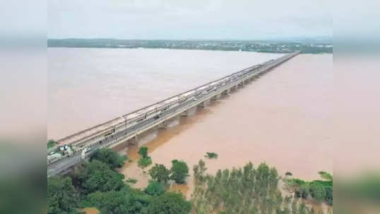 Godavari మళ్లీ ఉగ్రరూపం.. మూడో ప్రమాద హెచ్చరిక.. ఆందోళనలో ప్రజలు 