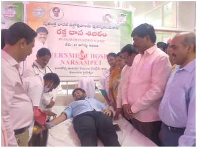 Blood Donation: స్వతంత్ర వజ్రోత్సవాల సందర్భంగా నర్సంపేటలో రక్తదానం