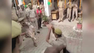 Police Nagin Dance: స్వతంత్ర దినోత్సవం రోజున పోలీసుల నాగిని డ్యాన్స్..!