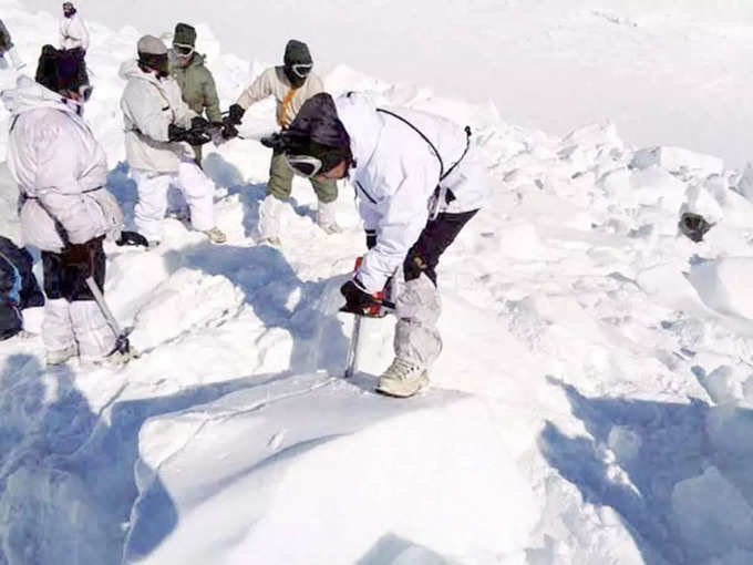 सियाचिन में हर साल गिरती है 35 फीट बर्फ