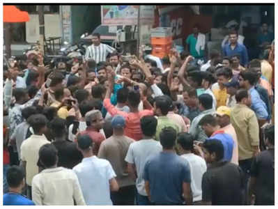 Shahdol : फेसबुक पर देवी-देवताओं पर आपत्तिजनक टिप्पणी, हिंदू संगठनों ने किया प्रदर्शन, सड़क पर लगाया जाम