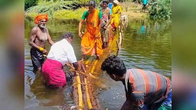 மரப்பாலம் அமைத்து கிராம மக்கள் அபாய பயணம் - ராமநாதபுரம் அதிகாரிகள் அலட்சியம் காட்டுவதாக குற்றச்சாட்டு