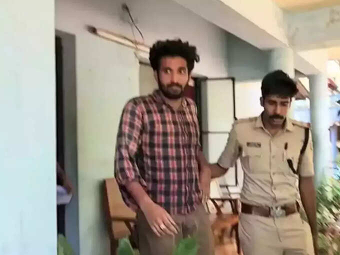 ​ഫ്ലാറ്റ് ഒഴിയണമെന്ന് പറഞ്ഞു