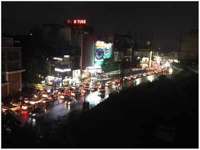 Hyderabad Rain: ఒక్కసారిగా కుండపోత వర్షం.. హైదరాబాద్ ఆగమాగం..!