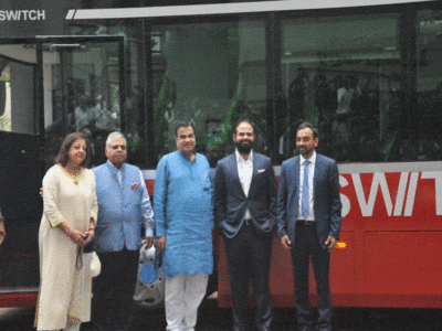 Double decker electric bus: स्विच मोबिलिटी ने उतारी देश की पहली इलेक्ट्रिक डबल डेकर बस, जानिए किस शहर में मिलेगी इसकी सुविधा