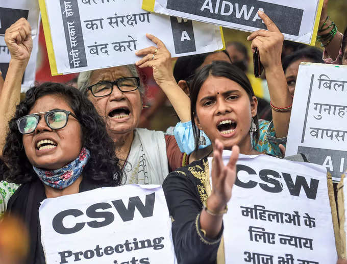 New Delhi: Members of various women organizations in Delhi raise slogans during ...