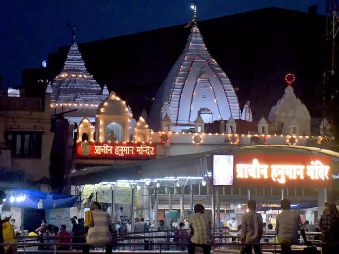 ​जन्माष्टमी पर कृष्णमय हो जाता है CP का हनुमान मंदिर