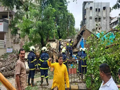 கண்ணிமைக்கும் நேரத்தில் சுக்குநூறான அடுக்குமாடி கட்டடம் - வீடியோ உள்ளே!