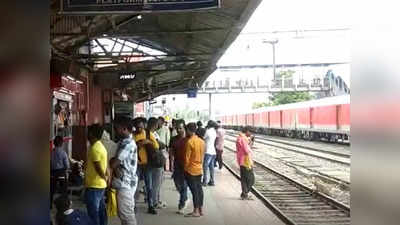 Buxar Train News: जमानिया में मालगाड़ी हुई डिरेल, हावड़ा-दिल्ली रूट पर ट्रेनों का परिचालन रहा प्रभावित