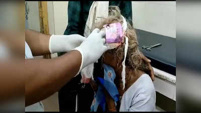 एमपी गजब है! मुरैना में बुजुर्ग महिला के सिर में लगी चोट पर लगा दिया कंडोम का खाली पैकेट