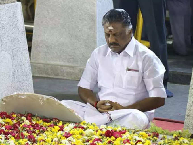 ஓ.பன்னீர்செல்வம் தர்மயுத்தம்