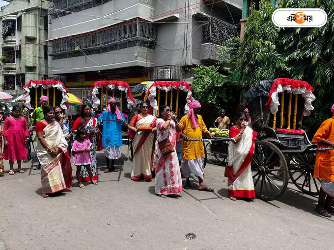 দুর্গাপুজোয় আধুনিকতা ও ঐতিহ্যের মেলবন্ধন