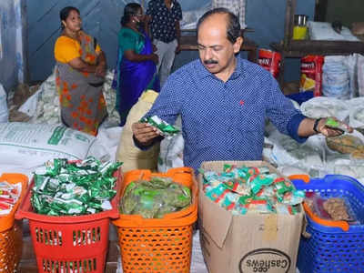 കശുവണ്ടി മുതൽ പൊടി ഉപ്പ് വരെ; 14 ഇനങ്ങളുമായി ഓണക്കിറ്റ്;  വിതരണം നാളെ മുതൽ