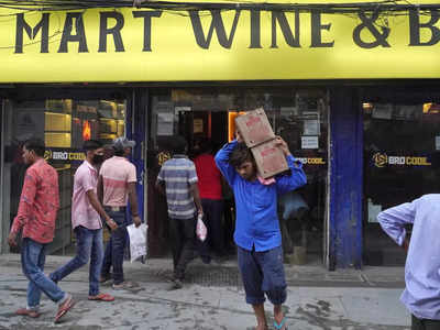 Delhi Liquor Policy: चीफ सेक्रेटरी की रिपोर्ट में लगाए गए आरोपों को बताया निराधार, एक्साइज पॉलिसी पर दिल्ली सरकार के सूत्रों ने दिया हर सवाल का जवाब