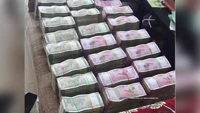 Income Tax Raids : गुजरात में बिजनस ग्रुप के 36 ठिकानों पर इनकम टैक्स की रेड, 300 करोड़ से ज्यादा की संपत्ति पर पकड़ाई टैक्स चोरी