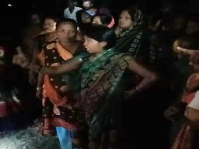 Ambedkar: सरकारी जमीन पर आंबेडकर प्रतिमा लगाने से रोका तो पुलिस और नगर पालिका टीम को दौड़ा-दौड़ा कर पीटा