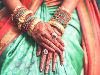 Kanjeevaram Sarees: আপনার সাধের কাঞ্জিভরমের যত্ন নিন ঠিক এভাবেই, নতুনের মতো জেল্লা থাকবে ২০ বছর পরেও!