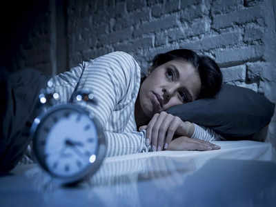 Common Sleep Disorders: রোজ রাতে একই সময় হঠাৎ ভাঙে ঘুম? অজান্তেই বাজছে বড় বিপদের ঘণ্টা