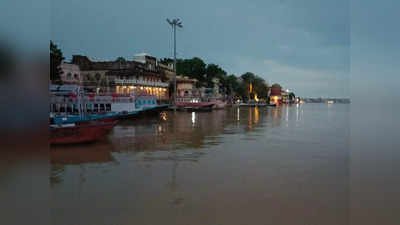 वाराणसी में खतरे के निशान पर पहुंची गंगा नदी, PM मोदी ने बाढ़ के हालात पर अधिकारियों से तलब की रिपोर्ट