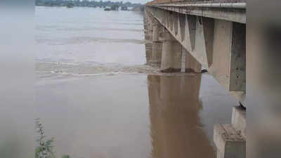 Yamuna Flood: हमीरपुर में यमुना और बेतवा नदियों के उफनाने से खाली हो गए दर्जनों गांव, शहर में भी घुसा बाढ़ का पानी