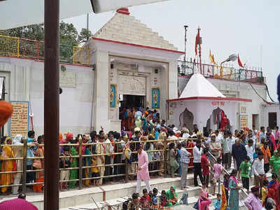 नैनीताल का नैना देवी मंदिर क्यों है देशभर में इतना खास, जहां यामी गौतम और आदित्य धर भी पहुंच गए दर्शन करने