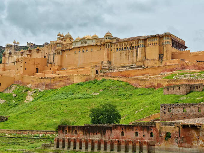 ನಾಲ್ಕು ದಿಕ್ಕುಗಳಲ್ಲಿ ಎಂಟು ದ್ವಾರಗಳು...!