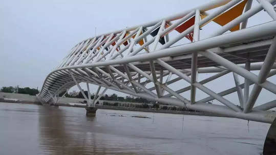 Atal Bridge Pics : સાબરમતી રિવરફ્રન્ટની સુંદરતામાં લાગશે ચાર ચાંદ, જુઓ અટલ ફૂટ ઓવર બ્રિજની તસવીરો 