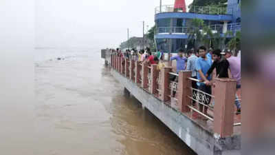 Bihar Flood 2022: पटना के गांधी घाट पर गंगा खतरे के निशान को पार, ऊपर से बारिश की भी चेतावनी