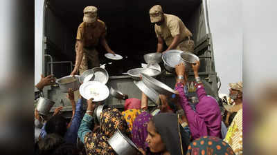 Pakistan Floods: चलो भागो... पाकिस्तानी बाढ़ पीड़ितों ने फोटो खिंचवाने आई सेना को धक्के मारकर खदेड़ा, वीडियो देखें