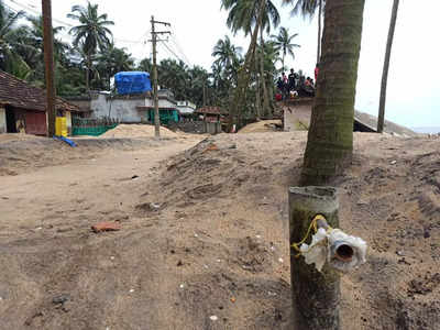 കടലാക്രമണം... പിന്നാലെ കുടിവെള്ളവും കിട്ടാക്കനി, പൊന്നാനിയിൽ മുപ്പതോളം കുടുംബങ്ങൾ കുടിവെള്ളത്തിനായി നെട്ടോട്ടമോടുന്നു